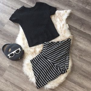 3/$20💥 S Black and White Striped Shorts